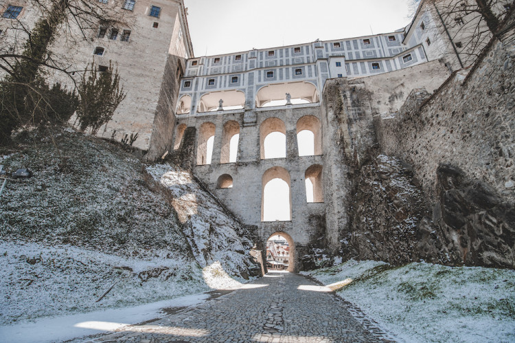 Místo turistů se ulicemi Krumlova prochází kachny. Jak vypadá turistická metropole bez lidí?