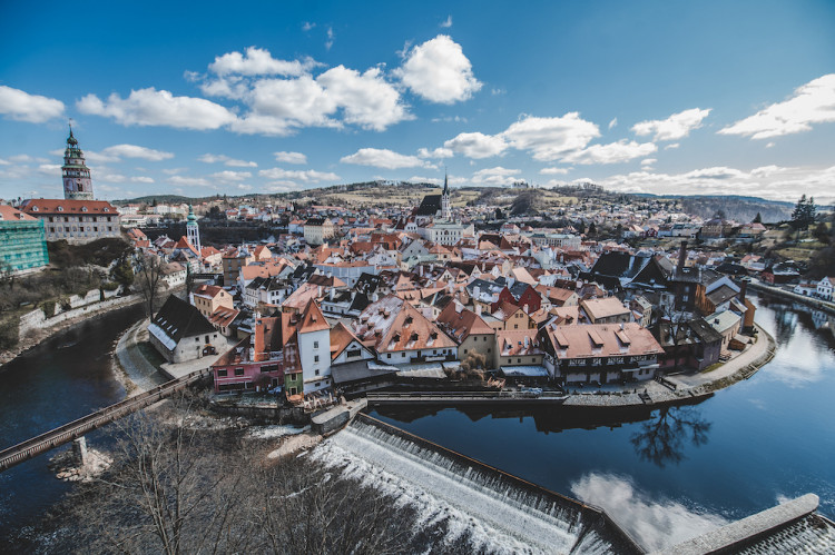Místo turistů se ulicemi Krumlova prochází kachny. Jak vypadá turistická metropole bez lidí?