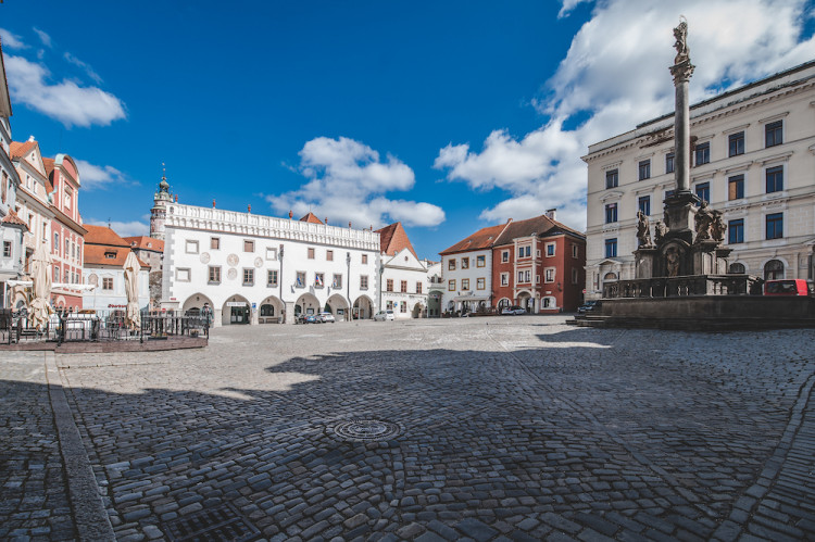 Místo turistů se ulicemi Krumlova prochází kachny. Jak vypadá turistická metropole bez lidí?