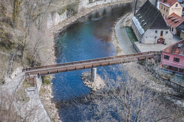 Místo turistů se ulicemi Krumlova prochází kachny. Jak vypadá turistická metropole bez lidí?