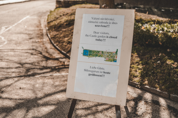 Místo turistů se ulicemi Krumlova prochází kachny. Jak vypadá turistická metropole bez lidí?