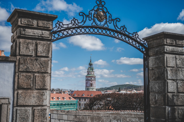 Místo turistů se ulicemi Krumlova prochází kachny. Jak vypadá turistická metropole bez lidí?