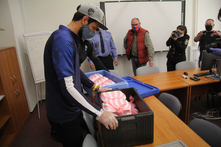 FOTOGALERIE: Viktoriáni rozváží obědy městské policii