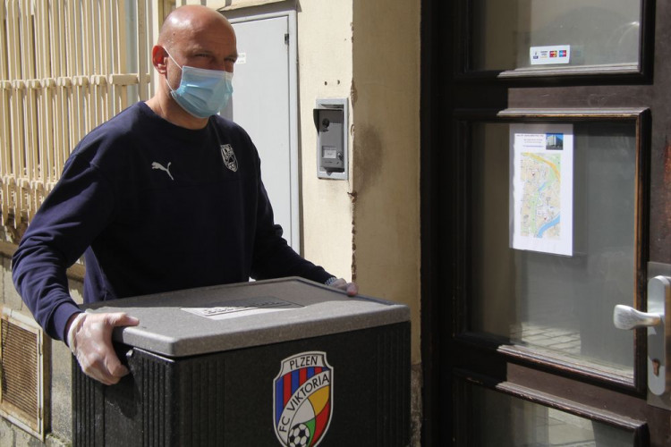 FOTOGALERIE: Viktoriáni rozváží obědy městské policii