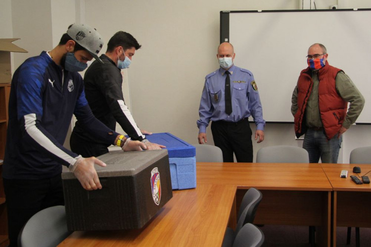 FOTOGALERIE: Viktoriáni rozváží obědy městské policii