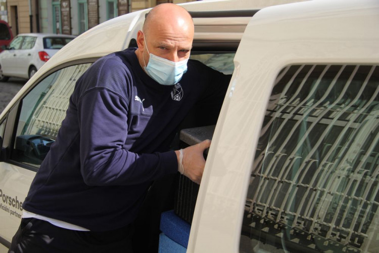 FOTOGALERIE: Viktoriáni rozváží obědy městské policii