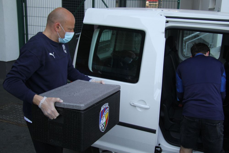 FOTOGALERIE: Viktoriáni rozváží obědy městské policii