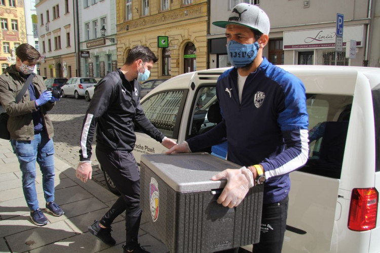 FOTOGALERIE: Viktoriáni rozváží obědy městské policii