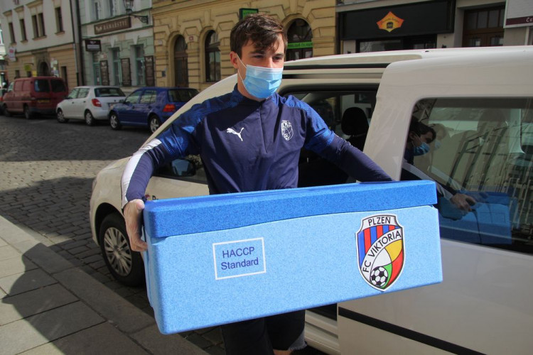 FOTOGALERIE: Viktoriáni rozváží obědy městské policii