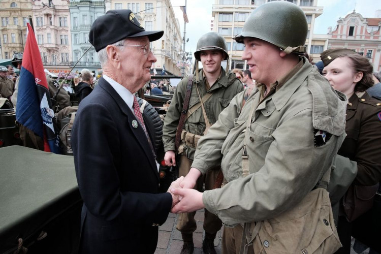 FOTOGALERIE: Veteráni na Slavnostech svobody