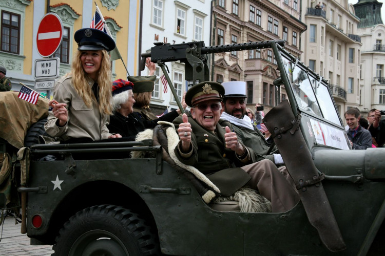 FOTOGALERIE: Veteráni na Slavnostech svobody
