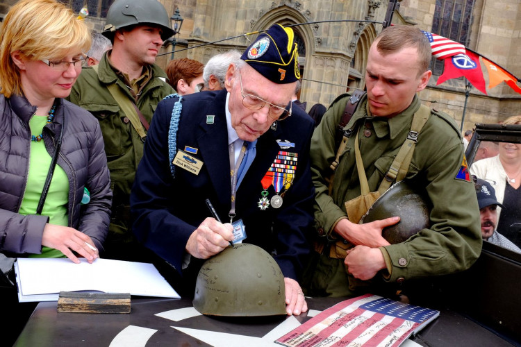 FOTOGALERIE: Veteráni na Slavnostech svobody