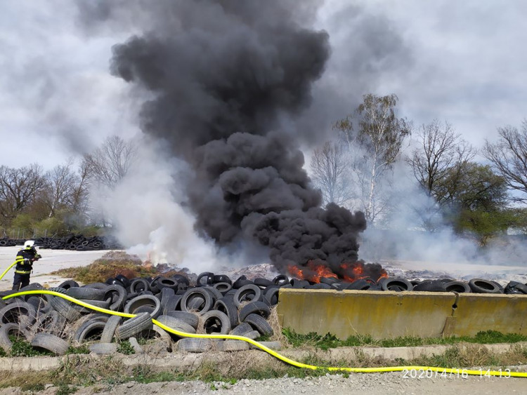 Požár pneumatik ve Stráži pod Ralskem