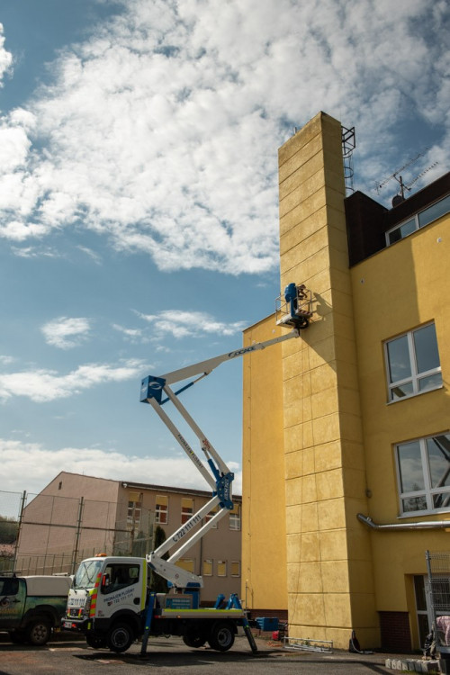 FOTOGALERIE: Instalace hnízd a hnízdních budek pro rorýse a jiřičky ve Štenovicích