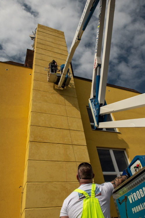 FOTOGALERIE: Instalace hnízd a hnízdních budek pro rorýse a jiřičky ve Štenovicích