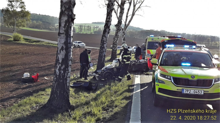 FOTOGALERIE: Nehoda sportovního speciálu