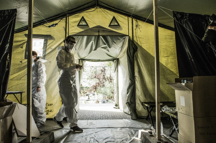 FOTOGALERIE: Jak probíhá plošné testování? Podívejte se na fotky přímo z testovacího stanu