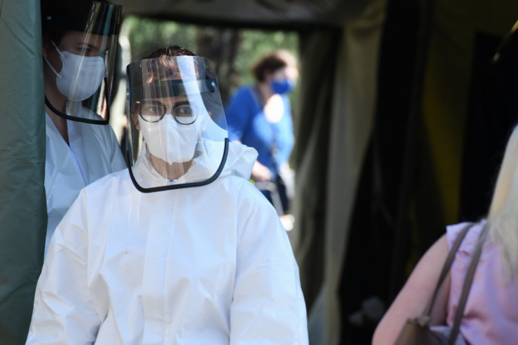 FOTOGALERIE: Jak probíhá plošné testování? Podívejte se na fotky přímo z testovacího stanu