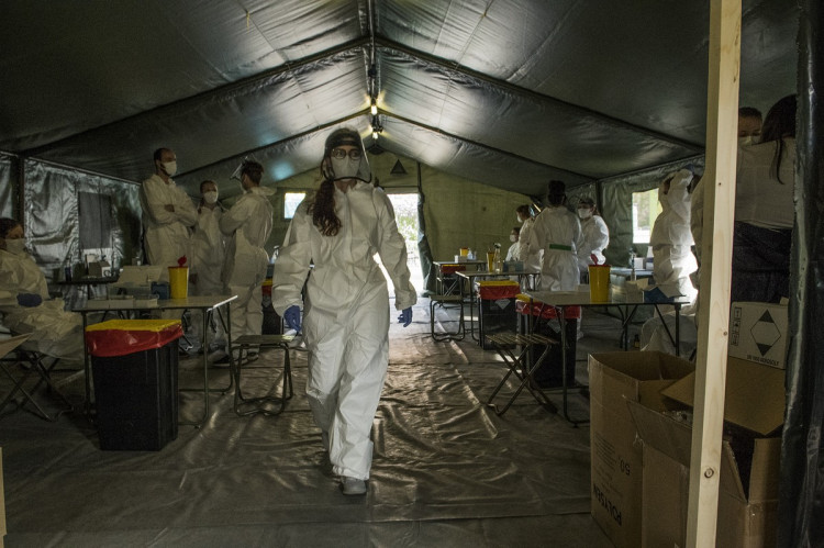 FOTOGALERIE: Jak probíhá plošné testování? Podívejte se na fotky přímo z testovacího stanu