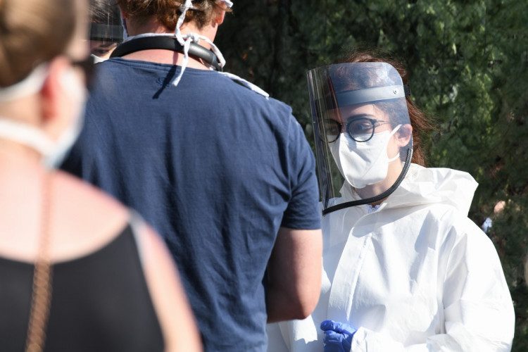 FOTOGALERIE: Jak probíhá plošné testování? Podívejte se na fotky přímo z testovacího stanu