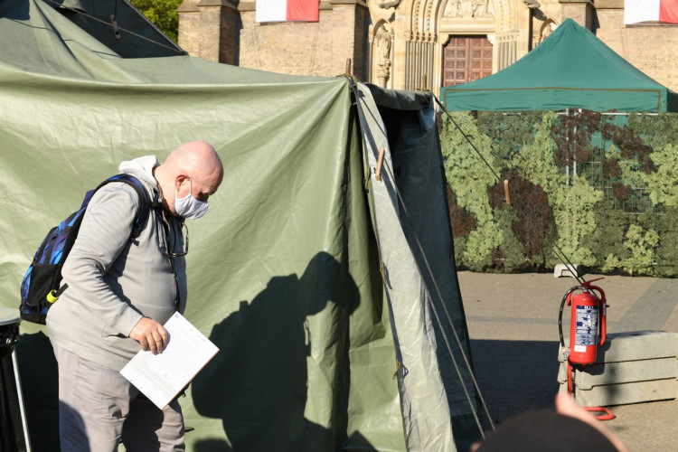 FOTOGALERIE: Jak probíhá plošné testování? Podívejte se na fotky přímo z testovacího stanu