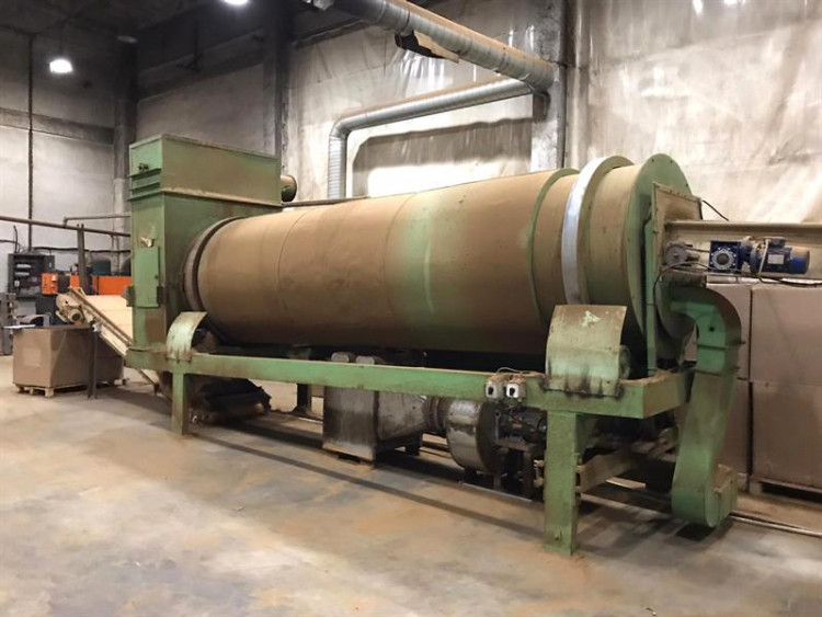 FOTOGALERIE: Policisté a celníci rozprášili gang výrobců nelegálních cigaret