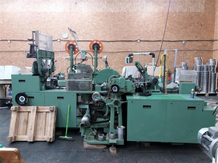 FOTOGALERIE: Policisté a celníci rozprášili gang výrobců nelegálních cigaret