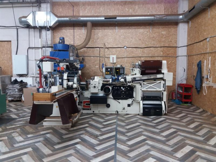 FOTOGALERIE: Policisté a celníci rozprášili gang výrobců nelegálních cigaret