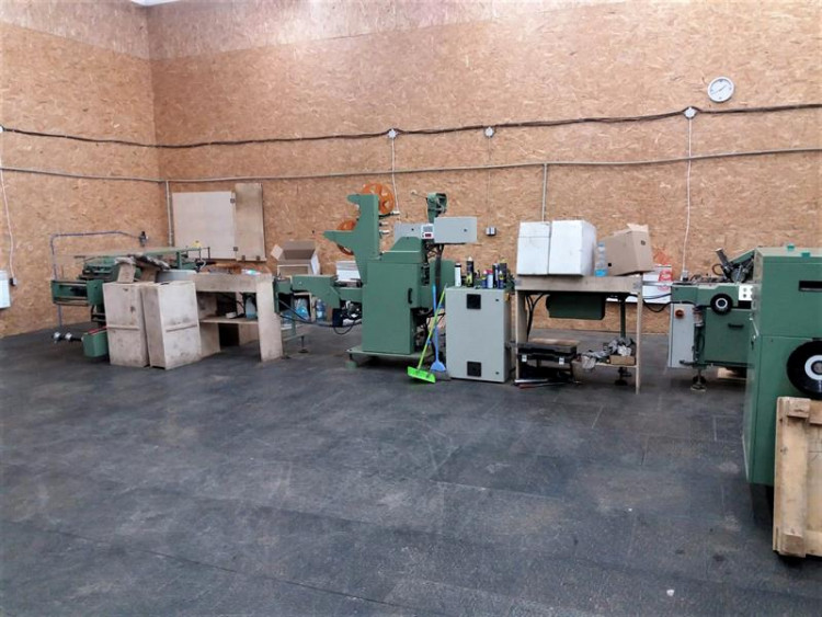 FOTOGALERIE: Policisté a celníci rozprášili gang výrobců nelegálních cigaret