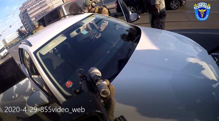 FOTOGALERIE: Policisté a celníci rozprášili gang výrobců nelegálních cigaret