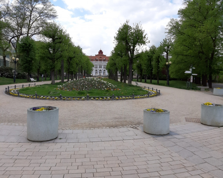 Na Karla IV. byste dnes v Karlových Varech čekali marně.