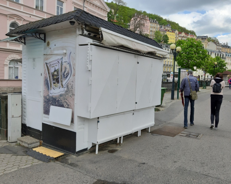 Na Karla IV. byste dnes v Karlových Varech čekali marně