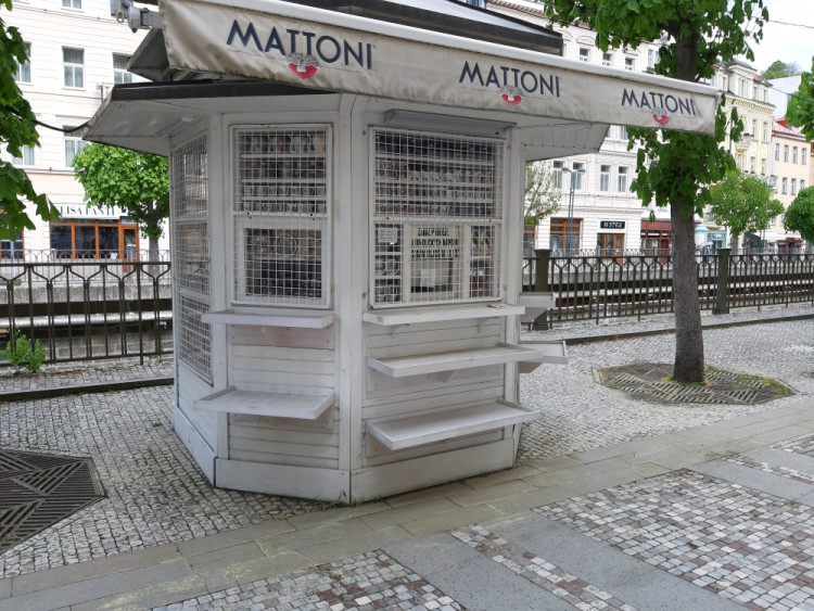 Na Karla IV. byste dnes v Karlových Varech čekali marně