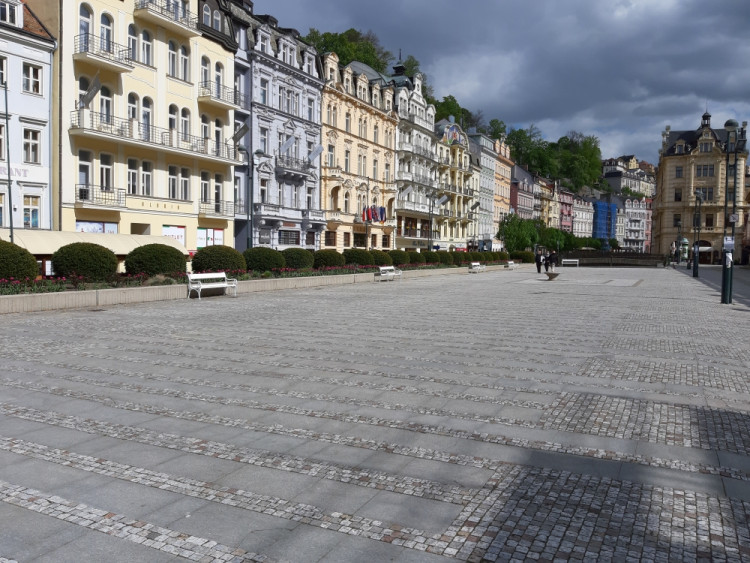 Na Karla IV. byste dnes v Karlových Varech čekali marně