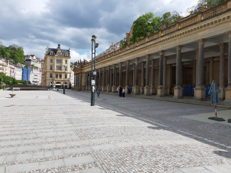 Na Karla IV. byste dnes v Karlových Varech čekali marně