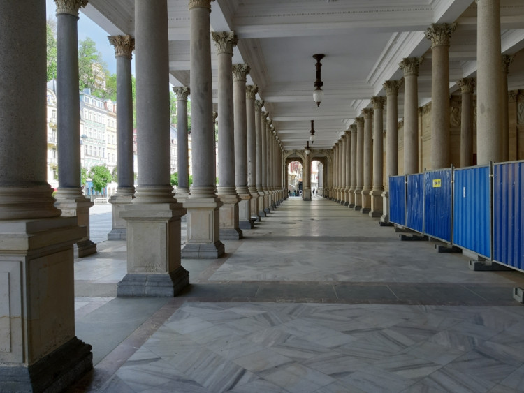 Na Karla IV. byste dnes v Karlových Varech čekali marně