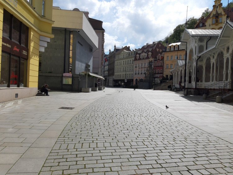 Na Karla IV. byste dnes v Karlových Varech čekali marně