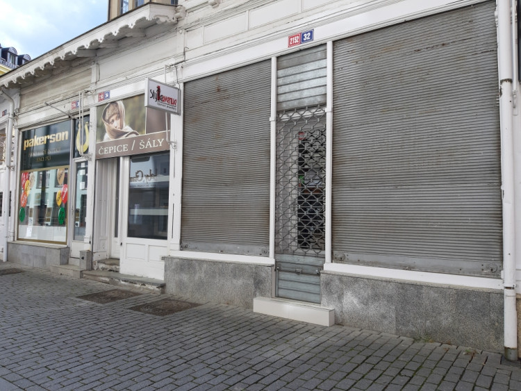 Na Karla IV. byste dnes v Karlových Varech čekali marně