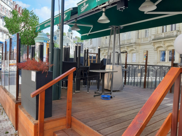 Na Karla IV. byste dnes v Karlových Varech čekali marně