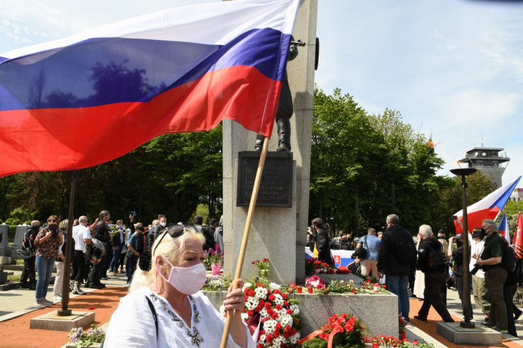 FOTOGALERIE: Čeští sympatizanti ruského motorkářského klubu Noční vlci přijeli na Olšanské hřbitovy