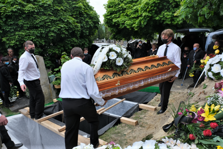 FOTOGALERIE: Pohřeb čtyř obětí tragické dopravní nehody v Nýřanech