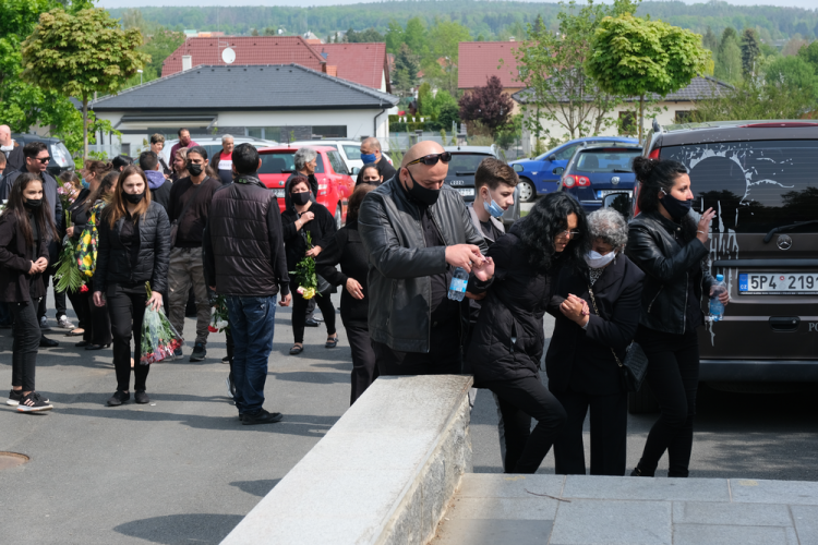 FOTOGALERIE: Pohřeb čtyř obětí tragické dopravní nehody v Nýřanech