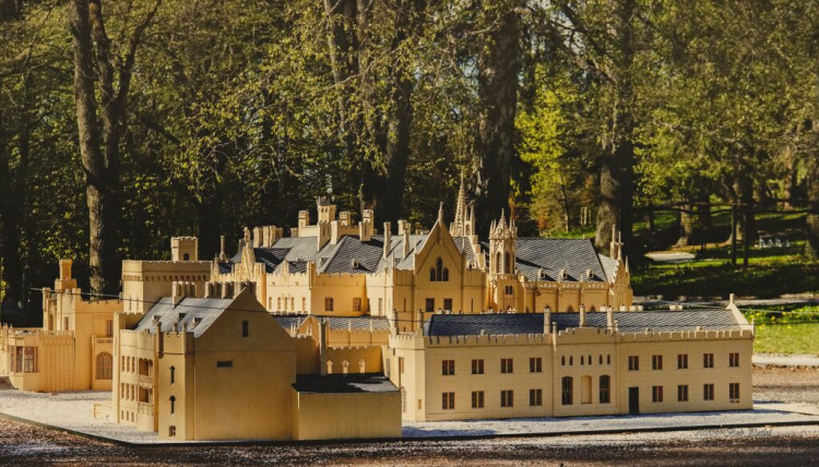 Miniaturpark Boheminium, modelem letošní sezóny je zámek v Lednici