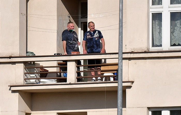 Fanoušci Bohemky vzali útokem balkony, štafle i strom