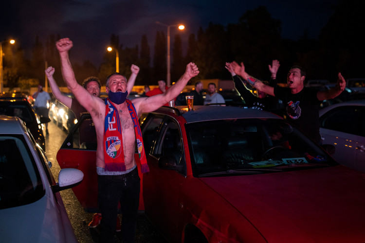 FOTOGALERIE: Fanoušci sledovali zápas Viktorky v autokině