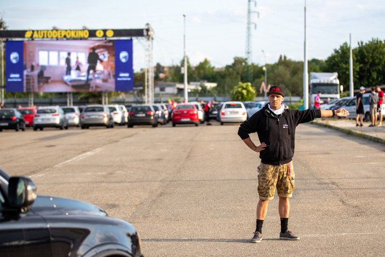 FOTOGALERIE: Fanoušci sledovali zápas Viktorky v autokině