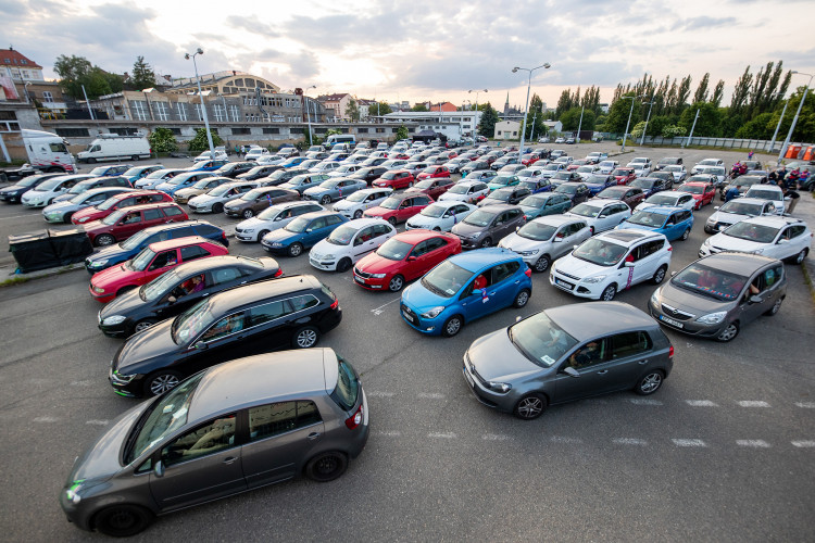 FOTOGALERIE: Fanoušci sledovali zápas Viktorky v autokině