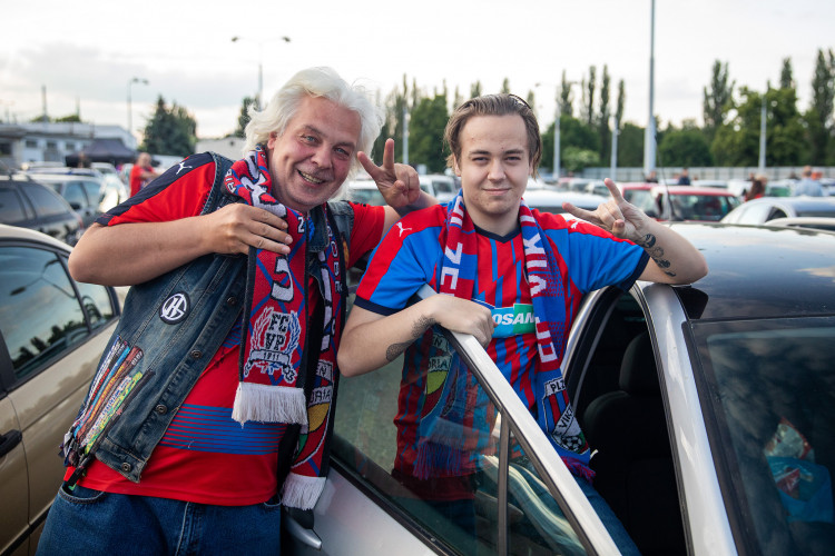 FOTOGALERIE: Fanoušci sledovali zápas Viktorky v autokině