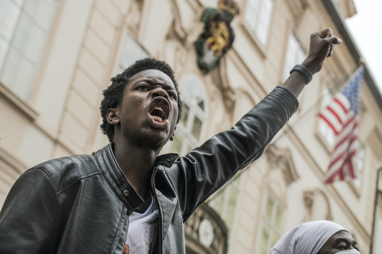 V Praze protestovaly stovky lidí proti policejnímu násilí