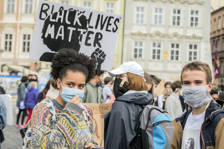 V Praze protestovaly stovky lidí proti policejnímu násilí